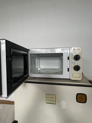 Microondas Schneider Blanco