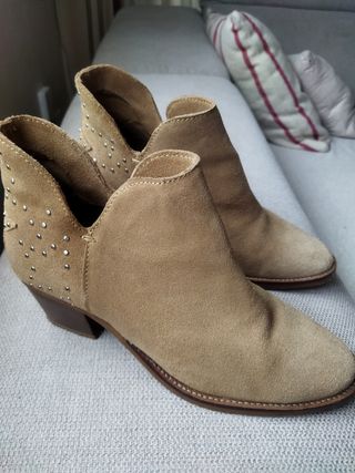 Botines serraje tachas beige talla 37