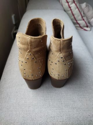 Botines serraje tachas beige talla 37