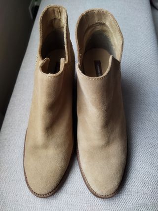 Botines serraje tachas beige talla 37