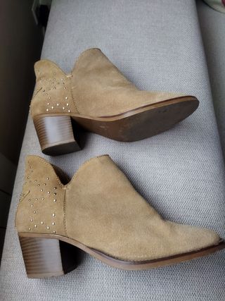 Botines serraje tachas beige talla 37