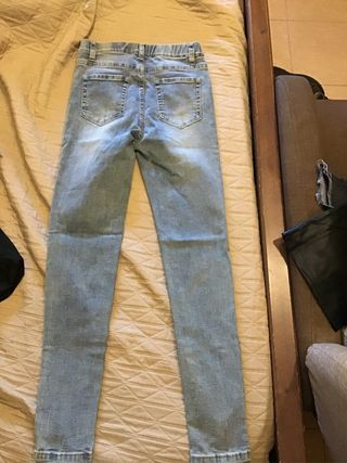 Jeans skinny vita alta strappati