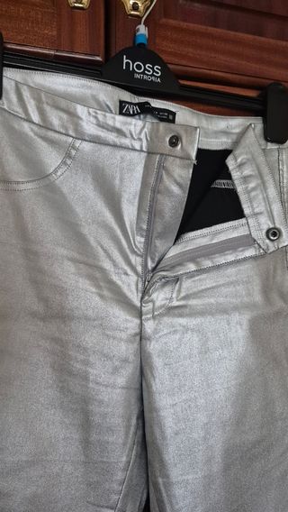 Pantalón Zara Plateado Talla...