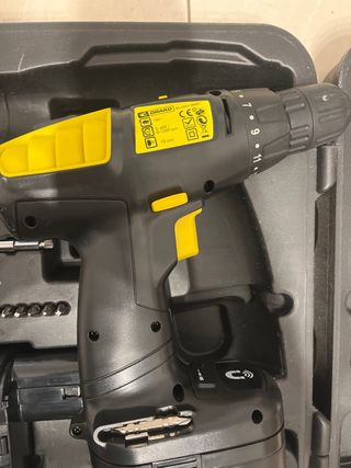 Taladro a batería 18V con maletín