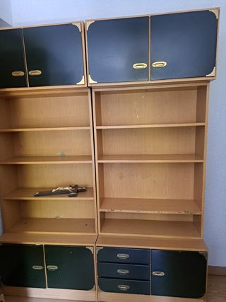 Mueble de habitación. Armario y estanterias. 