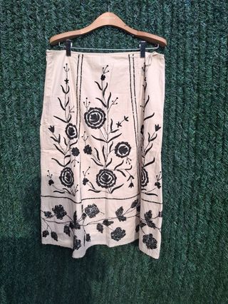 Falda Sfera Beige Negra Bordada Talla 42