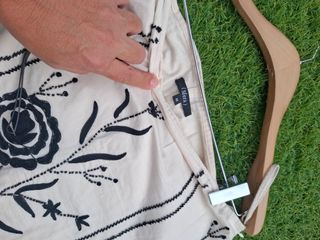 Falda Sfera Beige Negra Bordada Talla 42