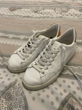 Scarpe Golden Goose bianche con dettagli oro
