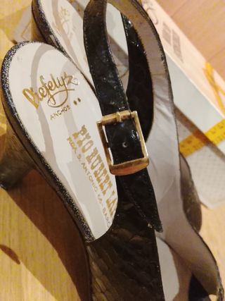 Zapatos de salón Lucalx negros tacón