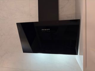 Campana extractora Cecotec negra