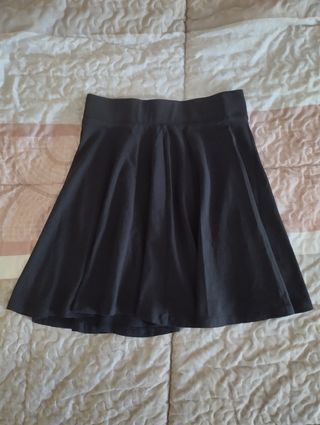 Falda negra de tablas