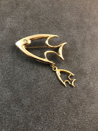 Broche vintage pez dorado con colgante