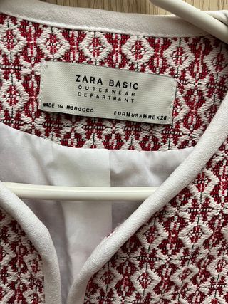 Chaqueta Zara Estampada Roja y Blanca