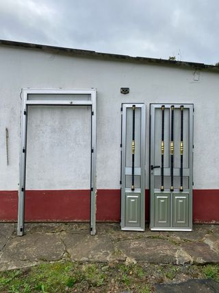 Puerta de aluminio vivienda