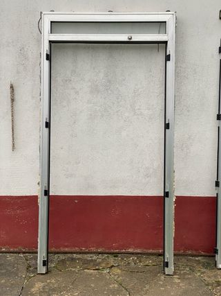 Puerta de aluminio vivienda