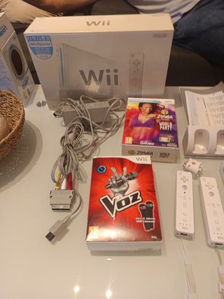 Nintendo Wii + 3 mandos + 5 juegos