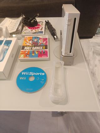 Nintendo Wii + 3 mandos + 5 juegos