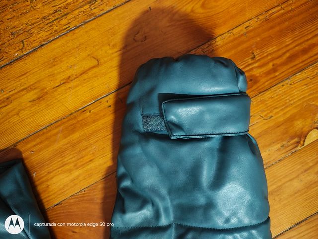 Cazadora efecto piel azul Stradivarius Talla M