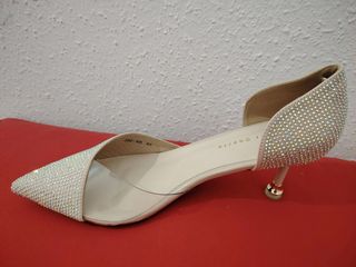 Zapatos planos pedrería beige y plata