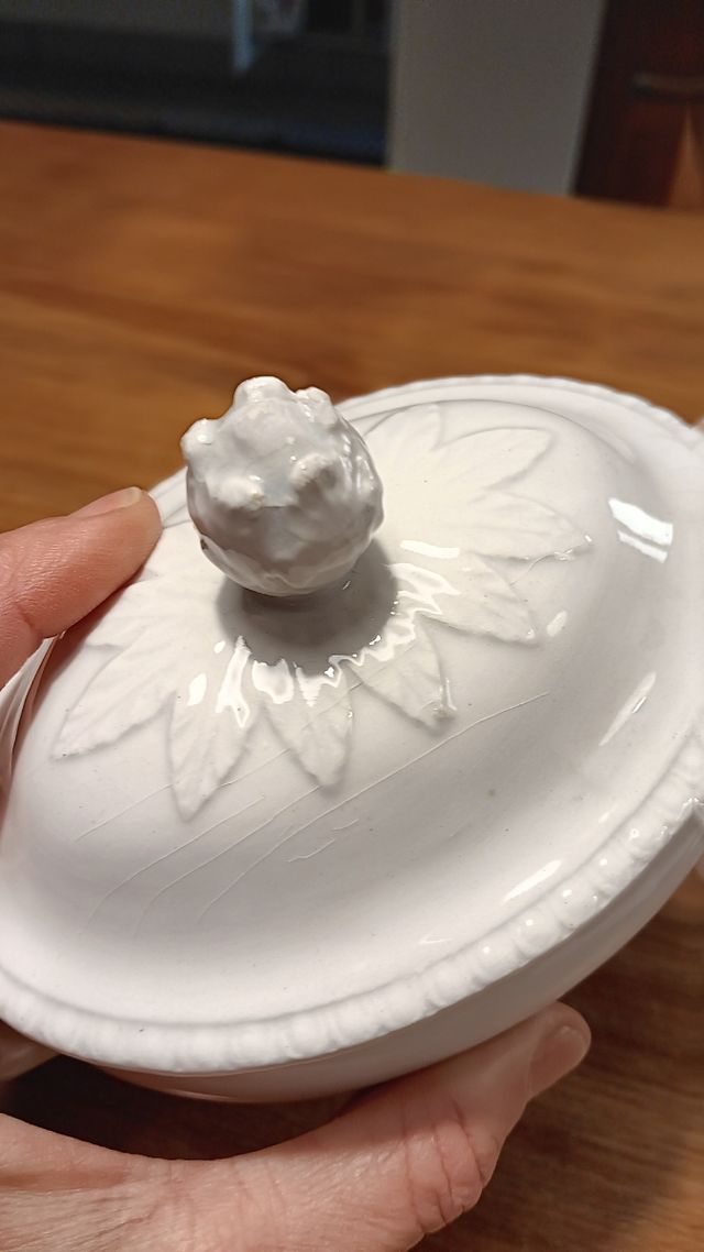 Scatola in ceramica con coperchio