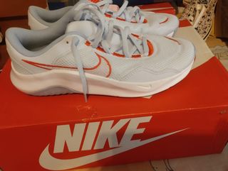Zapatillas Nike Blancas y Naranjas