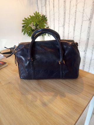 Bolso bandolera azul.