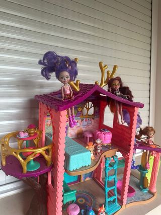 Casa Enchantimals con muñecas y accesorios