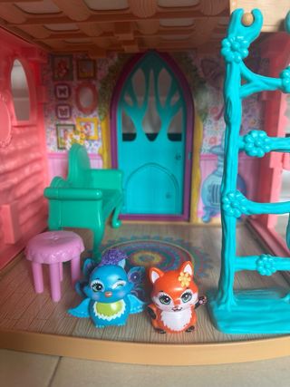 Casa Enchantimals con muñecas y accesorios