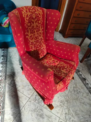 Butaca sillón tela roja y dorada
