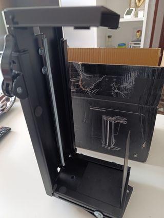 Soporte para CPU bajo escritorio 10kg