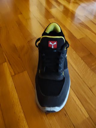 Zapatos de seguridad negras y grises