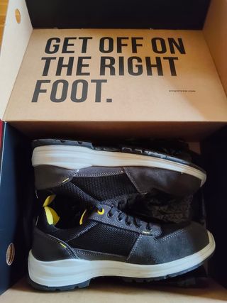 Zapatos de seguridad negras y grises
