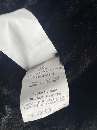 Chaqueta negra acolchada mujer
