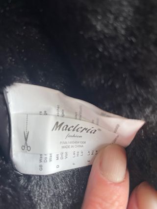 Chaqueta negra acolchada mujer