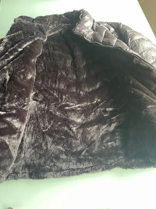 Chaqueta negra acolchada mujer