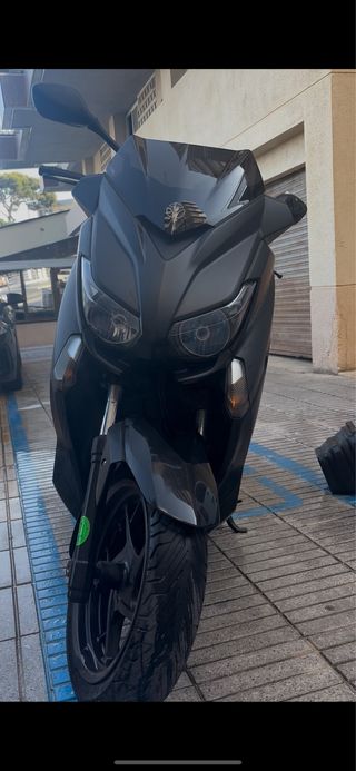 YAMAHA XMAX 125 MOMO DESIGN