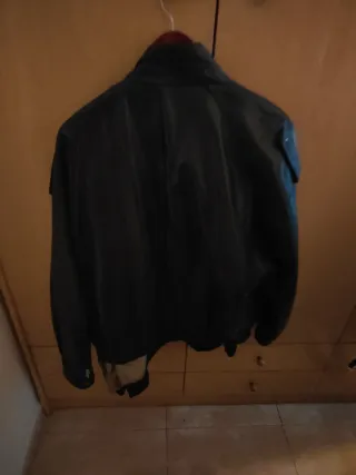 Chaqueta de cuero negra