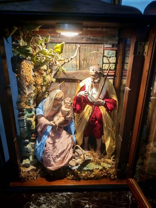 Teca Natività con figure