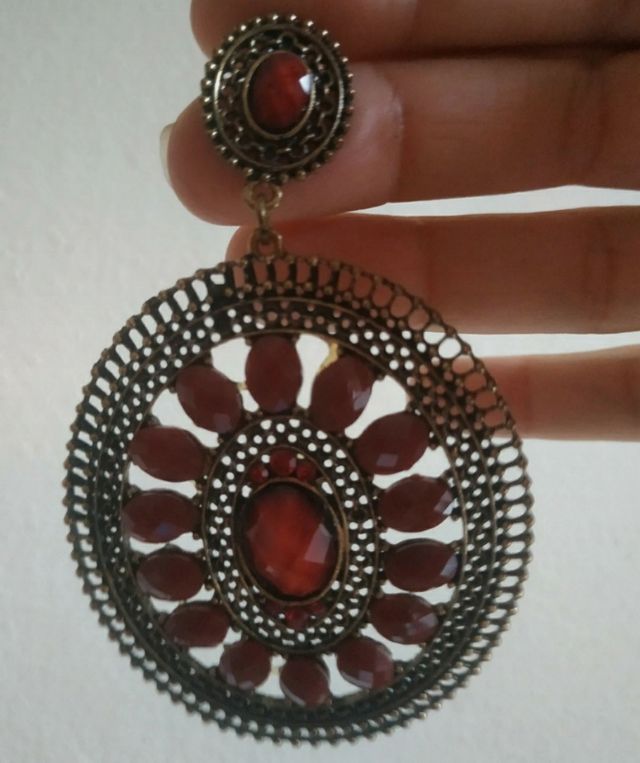 Orecchini pendenti ovali rossi e oro