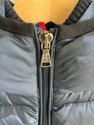 Chaleco de plumas Moncler original para chico
