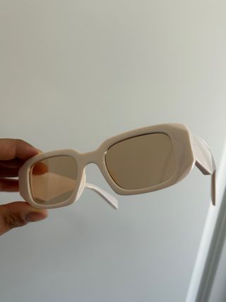 Occhiali da sole vintage beige montatura spessa