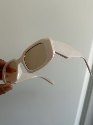 Occhiali da sole vintage beige montatura spessa