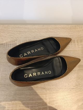 Zapatos dorados Carrano tacón bajo