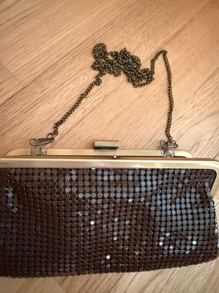 Bolso de fiesta marrón y dorado