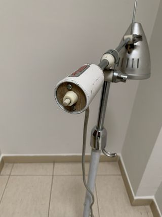 Lámpara vintage de pie industrial consultorio