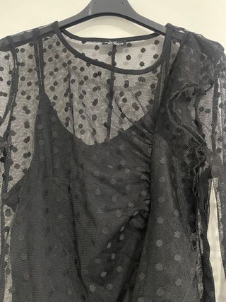 Vestido negro transparente con lunares