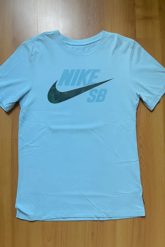 Camiseta Nike SB nueva