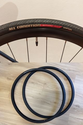 Orbea NUEVA AVANT H60 2023 + Accesorios