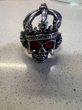 Anillo Calavera Corona Roja Plata