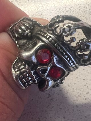 Anillo Calavera Corona Roja Plata